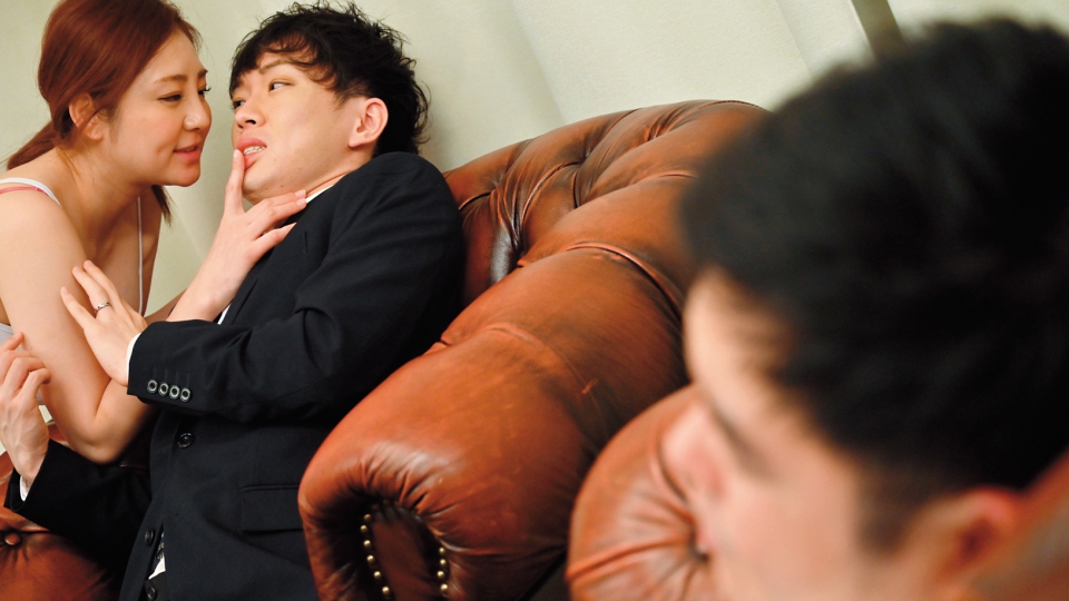 「…じゃあ、終電無いなら、泊まっていってください。」結婚間近の僕が上司の奥さんの誘惑に負けてしまい、何度も中出しさせられた…逆NTR不倫性交