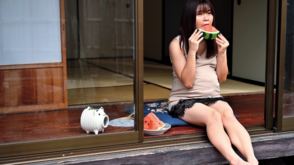 田舎でヤルことがなくて…隣に住む絶世の肉体美巨乳妻と種付けSEXに溺れ孕ませた真夏の汗ダク不倫
