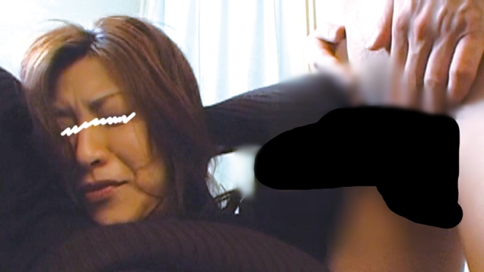 プライドの高そうな女の前でセンズリ鑑賞 精神的辱め