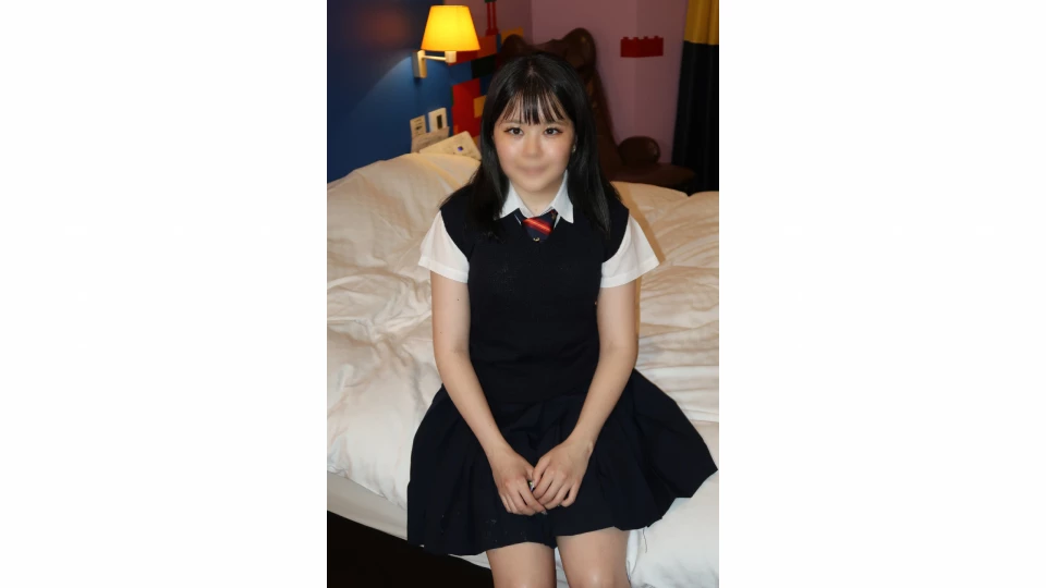 無修正【キッツキツマンコ(18)まだ発育途中】白ギャル制服Ｊ系/つるぺたパイパン/Ccup/使用感のない小さくて狭いマンコに無断で２連続中出ししちゃいました