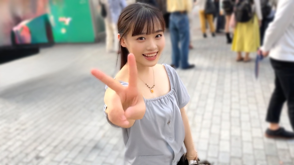 身長139cmCカップ。有名製菓CM出演の18歳の元キッズモデル。剛毛アンダーヘアーを初公開！ 衝撃の中出し込み3連続射精映像